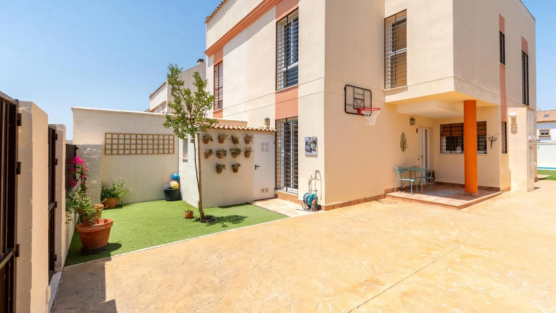 Сasa de vacaciones Chalet Seville, Pool, Parking Gines