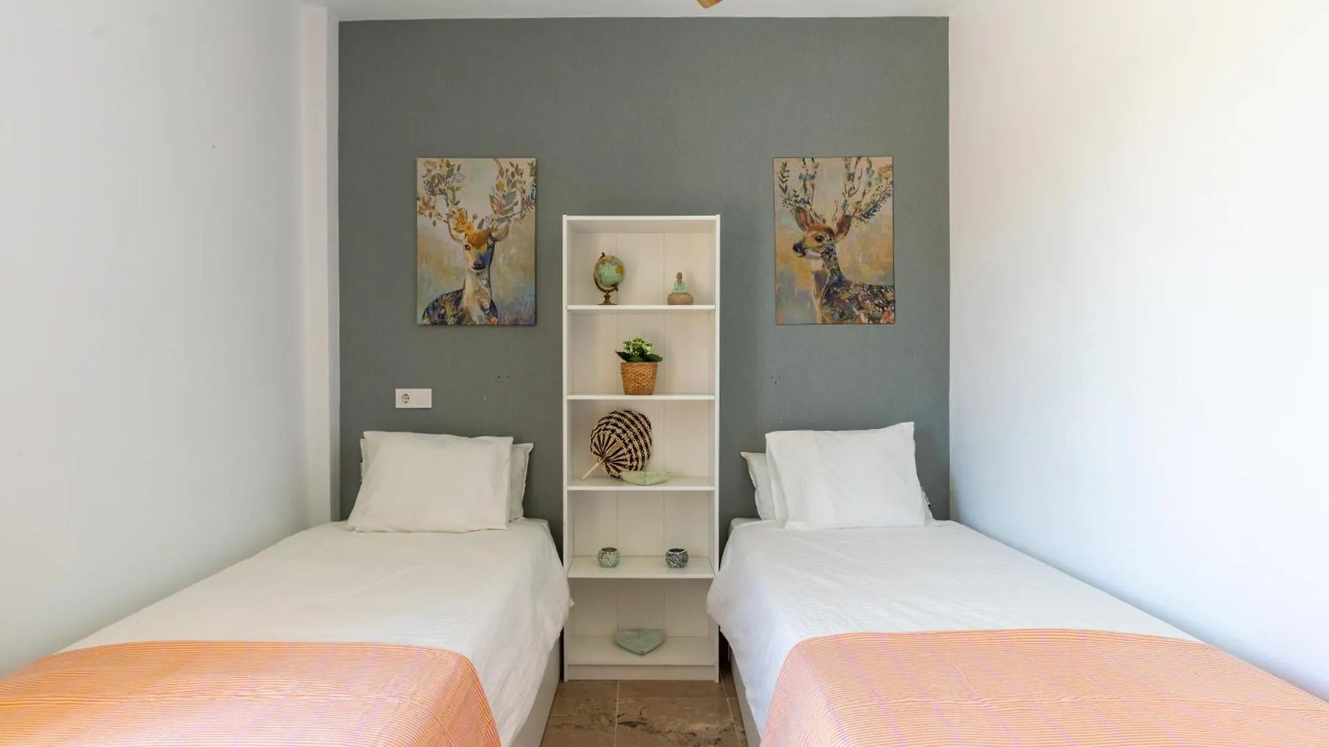 Chalet Seville, Pool, Parking Gines 0*,  España