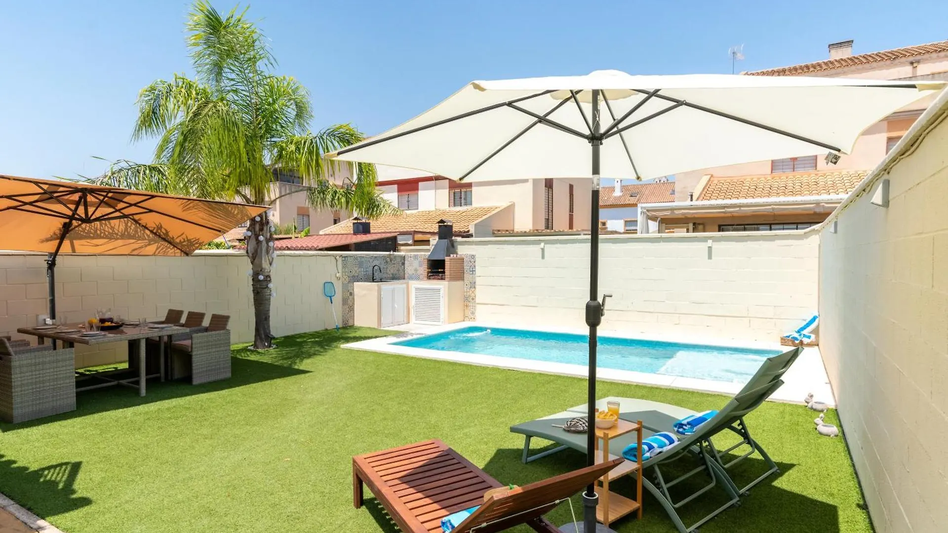 Chalet Seville, Pool, Parking Gines 0*,  España