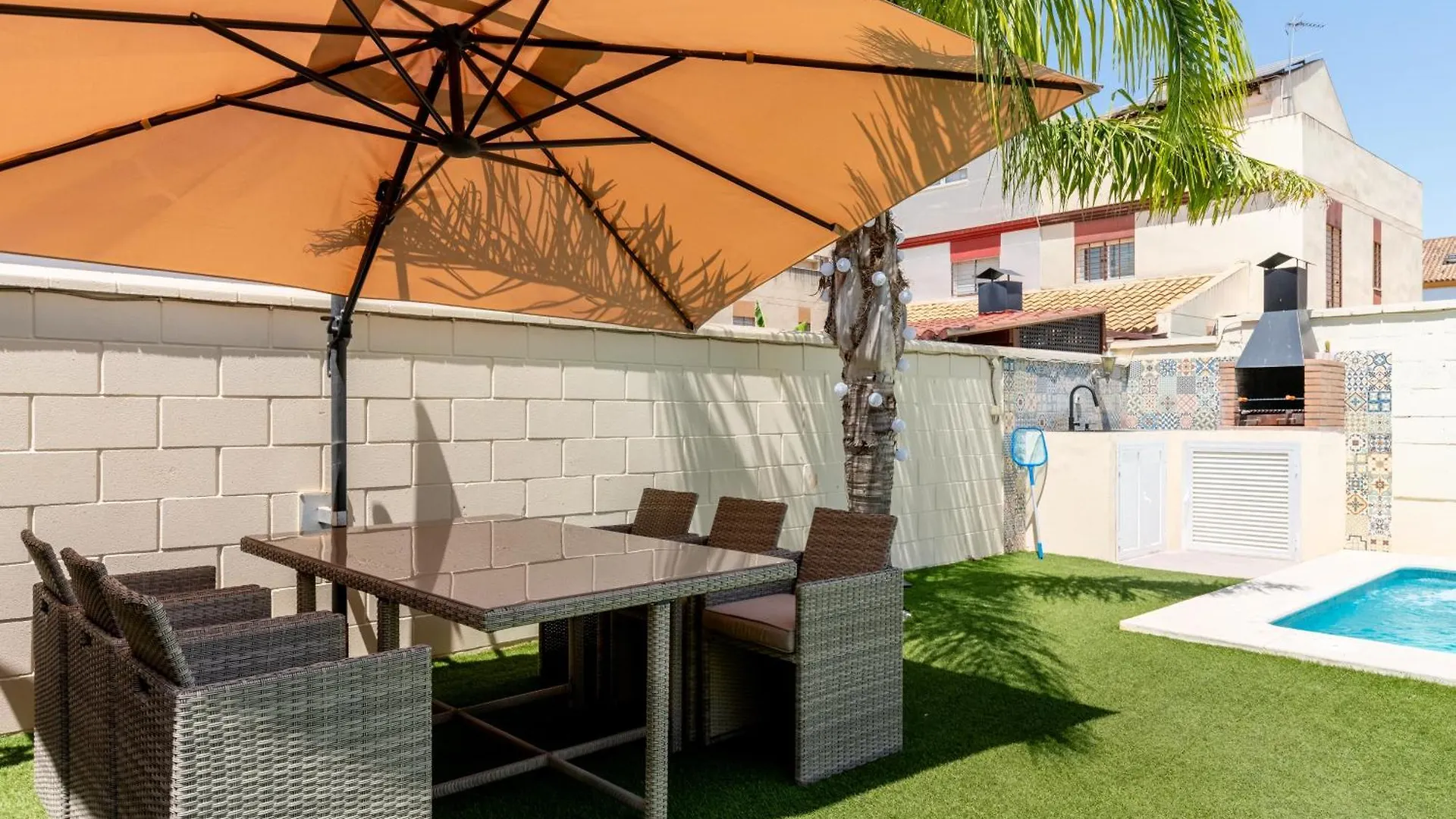 Chalet Seville, Pool, Parking Ginés 度假居