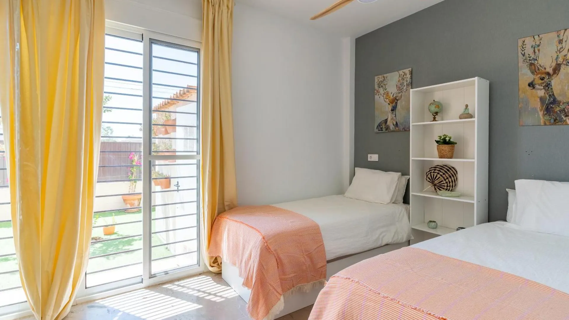 Chalet Seville, Pool, Parking Ginés 度假居
