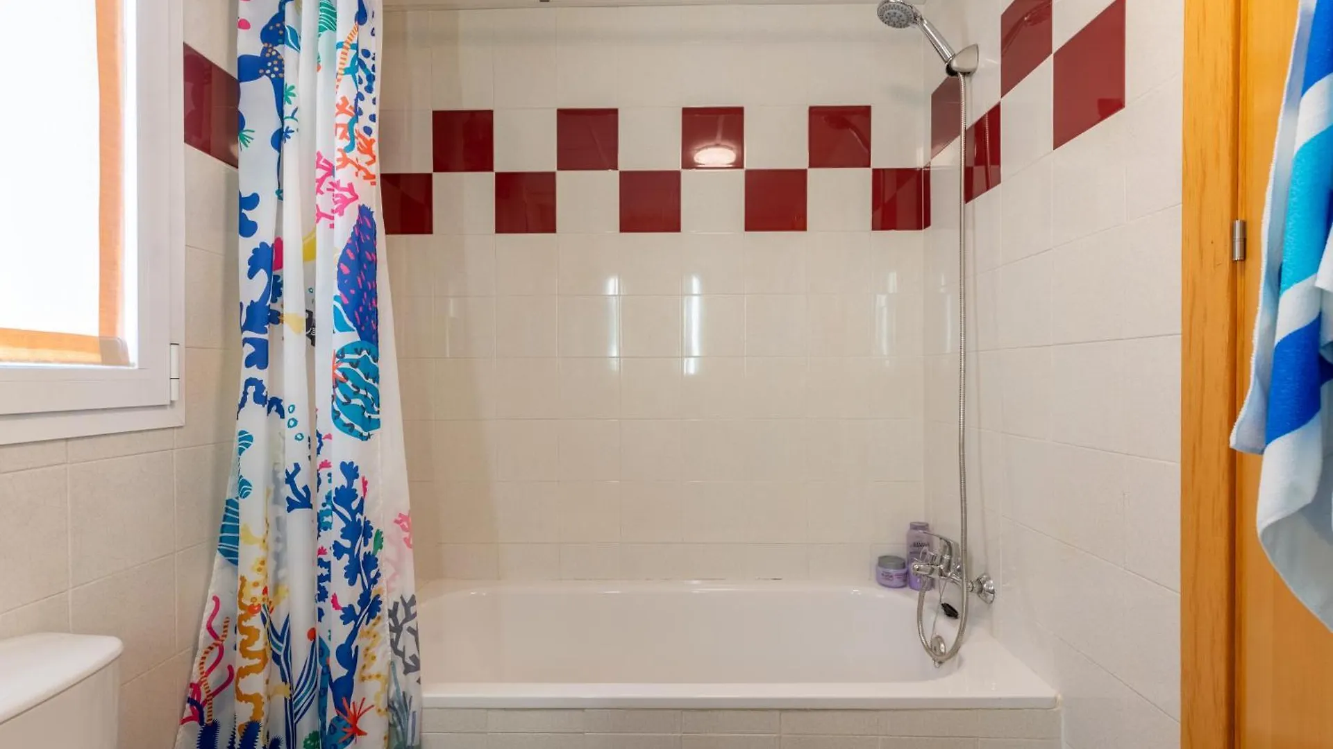 Chalet Seville, Pool, Parking Ginés 度假居